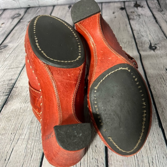 Frye Charlotte Leather Heeled Whipstitched
Harness Ring Mules in size 5.5 - Picture 11 of 12